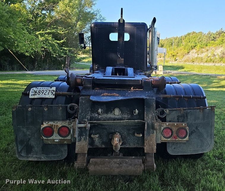 image for item DN8649 1998 Freightliner  hook lift truck