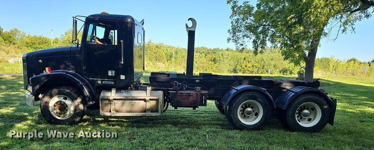 image for item DN8649 1998 Freightliner  hook lift truck