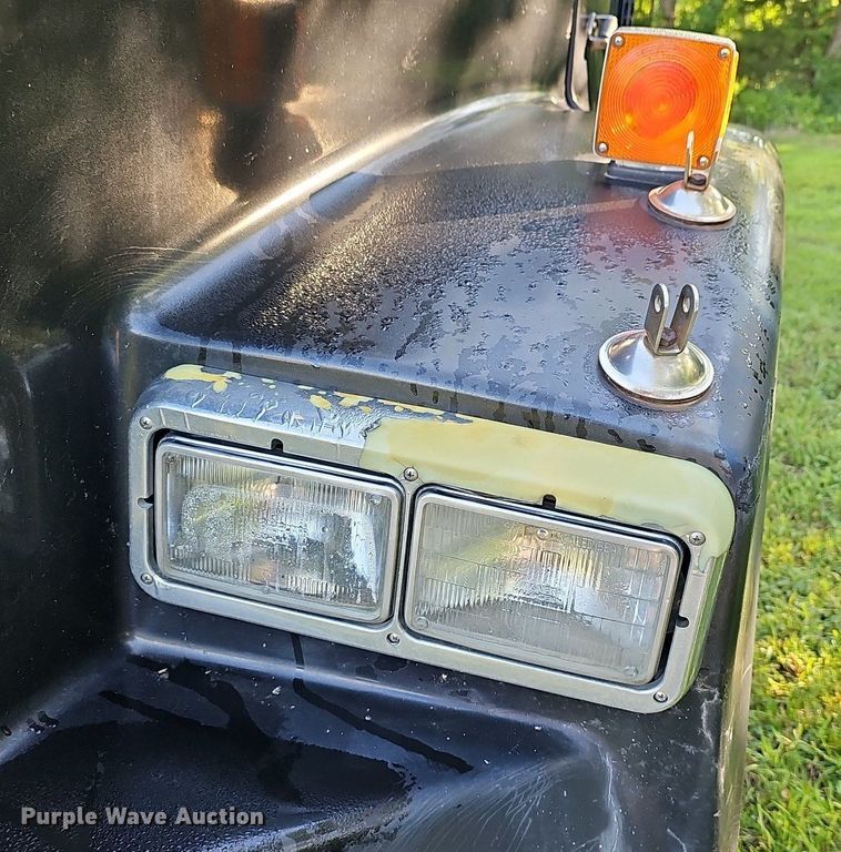 image for item DN8649 1998 Freightliner  hook lift truck