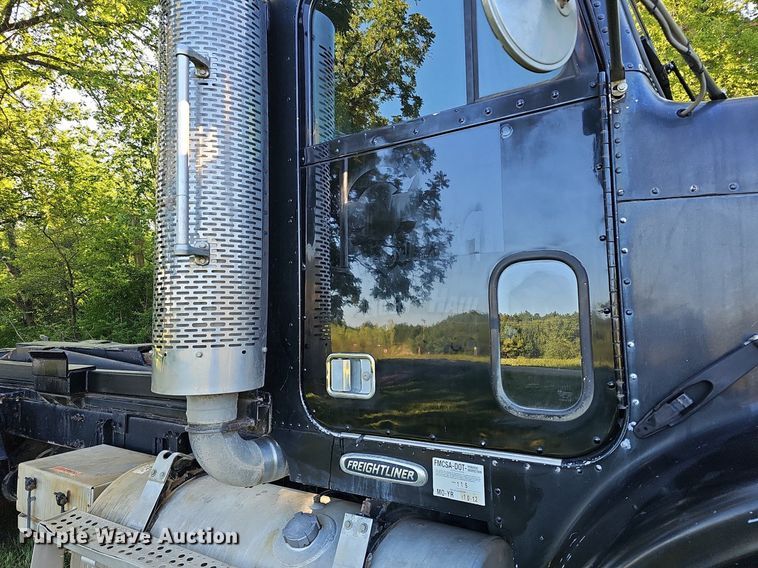 image for item DN8649 1998 Freightliner  hook lift truck