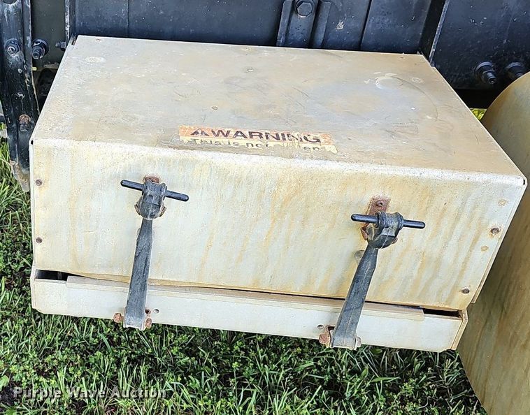 image for item DN8649 1998 Freightliner  hook lift truck