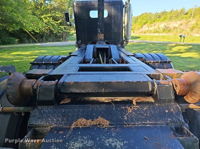 image for item DN8649 1998 Freightliner  hook lift truck