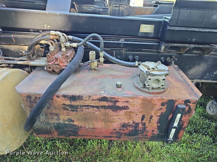 image for item DN8649 1998 Freightliner  hook lift truck