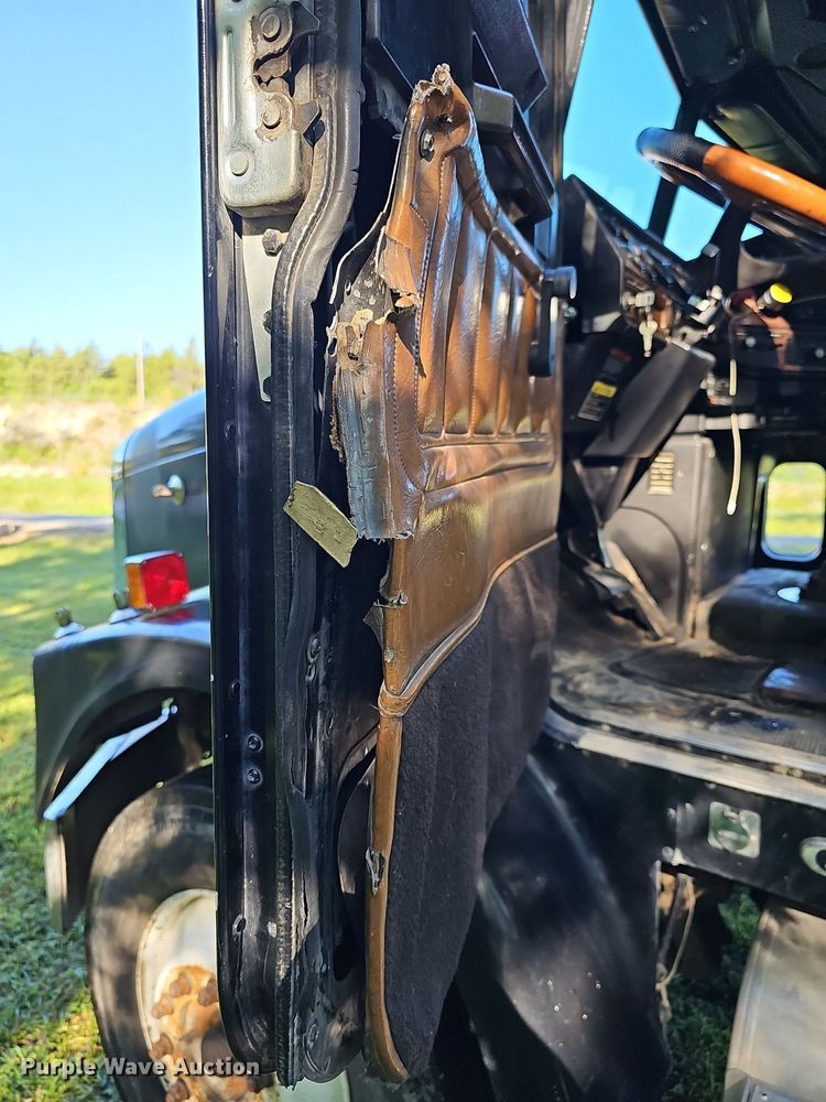 image for item DN8649 1998 Freightliner  hook lift truck