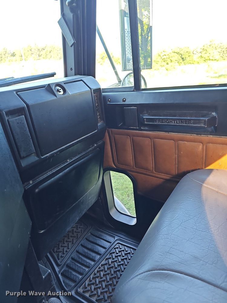 image for item DN8649 1998 Freightliner  hook lift truck