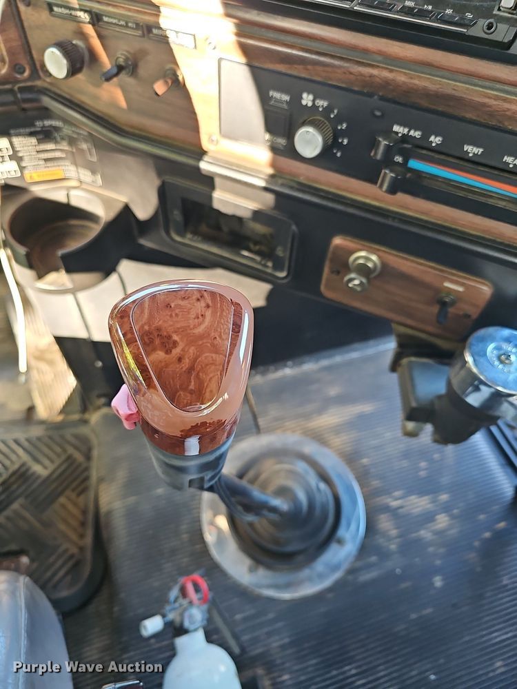 image for item DN8649 1998 Freightliner  hook lift truck