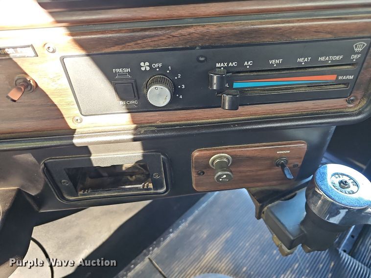 image for item DN8649 1998 Freightliner  hook lift truck