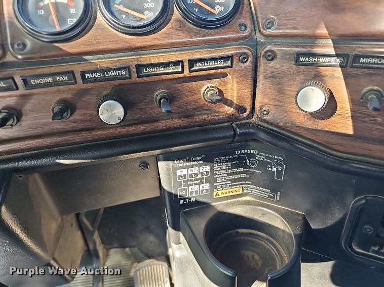 image for item DN8649 1998 Freightliner  hook lift truck