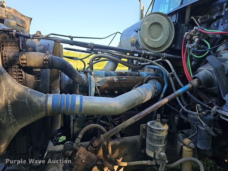 image for item DN8649 1998 Freightliner  hook lift truck