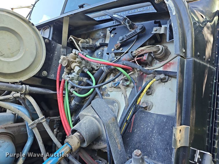 image for item DN8649 1998 Freightliner  hook lift truck