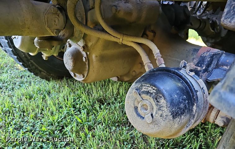 image for item DN8649 1998 Freightliner  hook lift truck