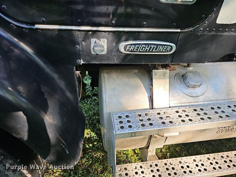 image for item DN8649 1998 Freightliner  hook lift truck