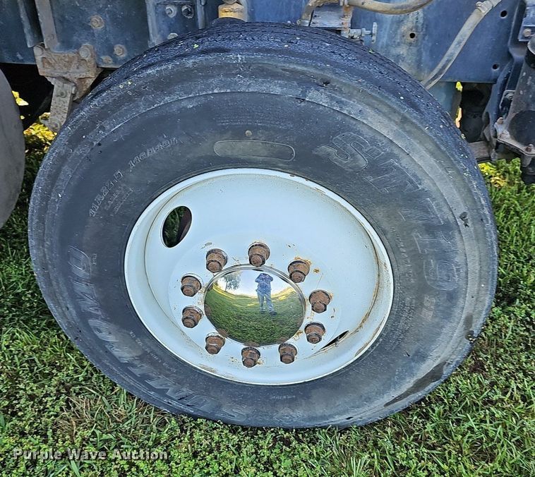 image for item DN8649 1998 Freightliner  hook lift truck