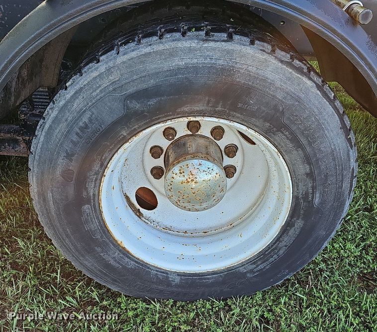 image for item DN8649 1998 Freightliner  hook lift truck