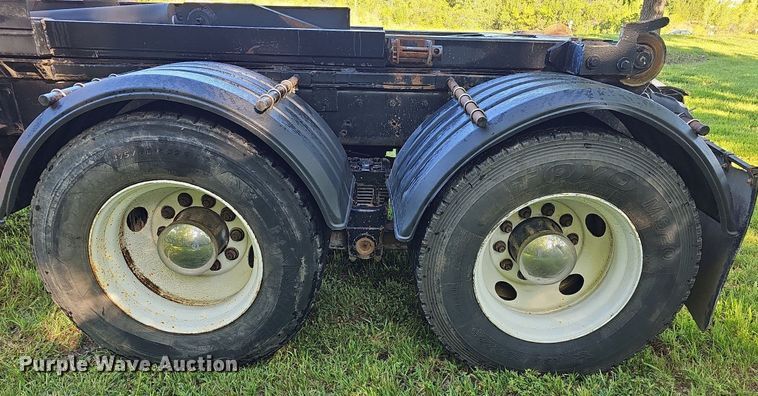 image for item DN8649 1998 Freightliner  hook lift truck