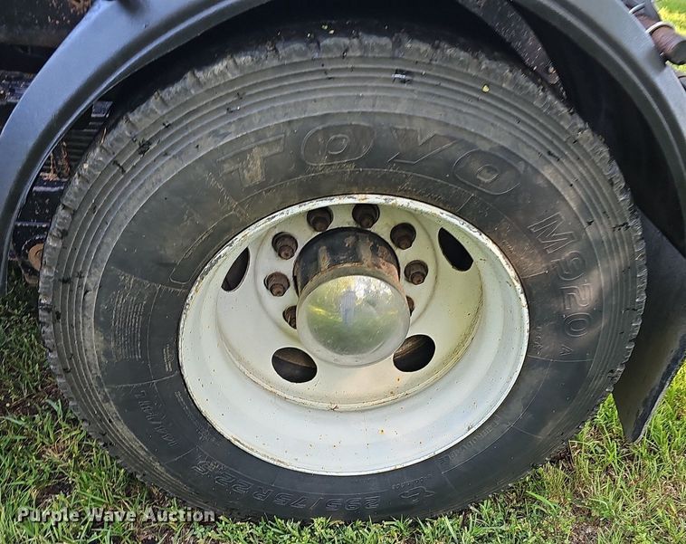 image for item DN8649 1998 Freightliner  hook lift truck