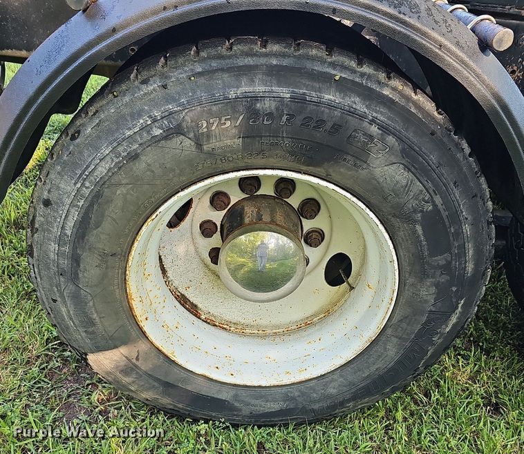 image for item DN8649 1998 Freightliner  hook lift truck