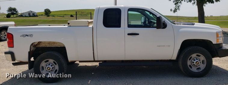 image for item DO2928 2013  Chevrolet Silverado 2500HD  Ext. Cab pickup truck
