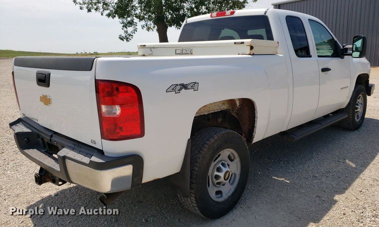 image for item DO2928 2013  Chevrolet Silverado 2500HD  Ext. Cab pickup truck
