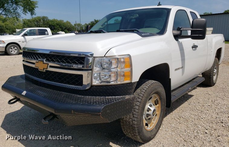 image for item DO2928 2013  Chevrolet Silverado 2500HD  Ext. Cab pickup truck