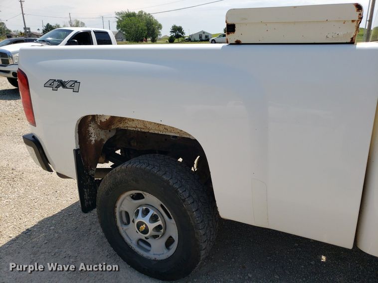 image for item DO2928 2013  Chevrolet Silverado 2500HD  Ext. Cab pickup truck
