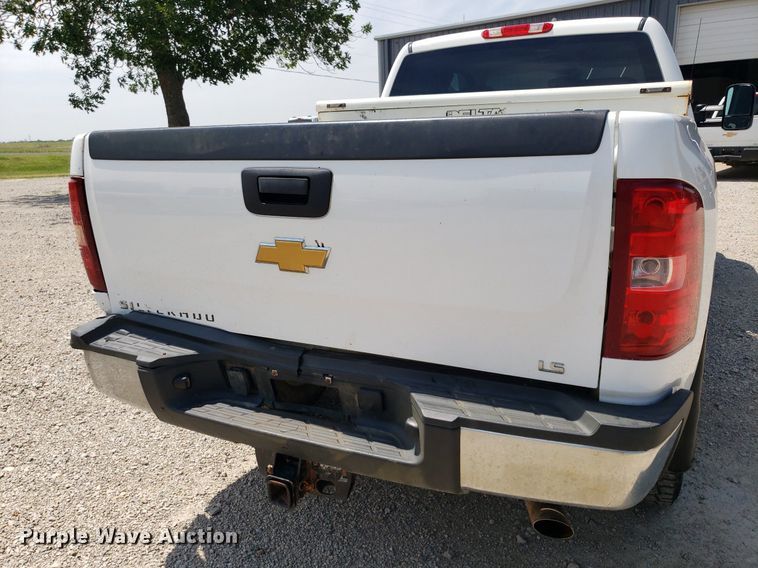 image for item DO2928 2013  Chevrolet Silverado 2500HD  Ext. Cab pickup truck