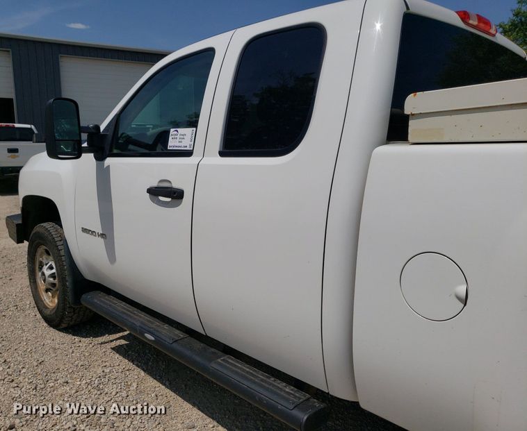 image for item DO2928 2013  Chevrolet Silverado 2500HD  Ext. Cab pickup truck