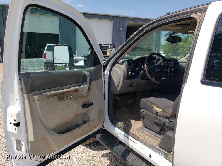 image for item DO2928 2013  Chevrolet Silverado 2500HD  Ext. Cab pickup truck