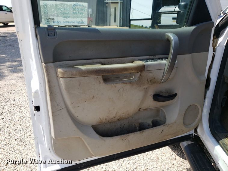 image for item DO2928 2013  Chevrolet Silverado 2500HD  Ext. Cab pickup truck