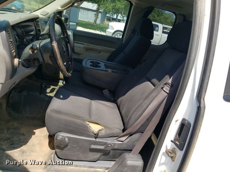 image for item DO2928 2013  Chevrolet Silverado 2500HD  Ext. Cab pickup truck