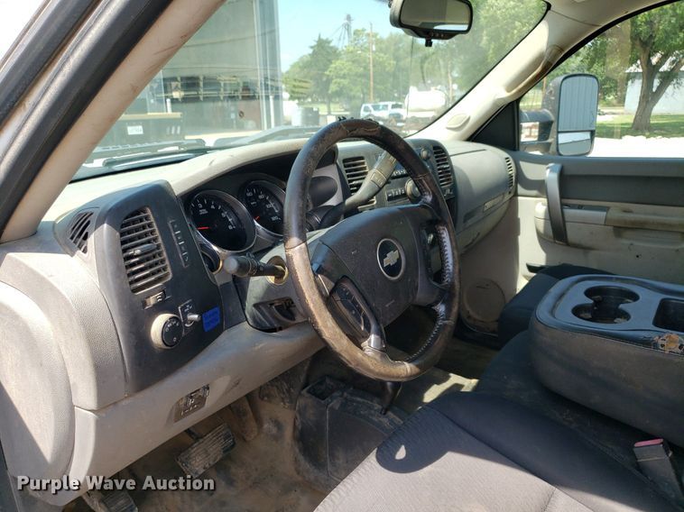 image for item DO2928 2013  Chevrolet Silverado 2500HD  Ext. Cab pickup truck