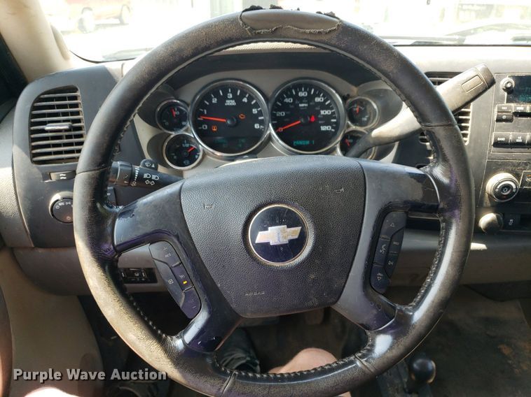 image for item DO2928 2013  Chevrolet Silverado 2500HD  Ext. Cab pickup truck