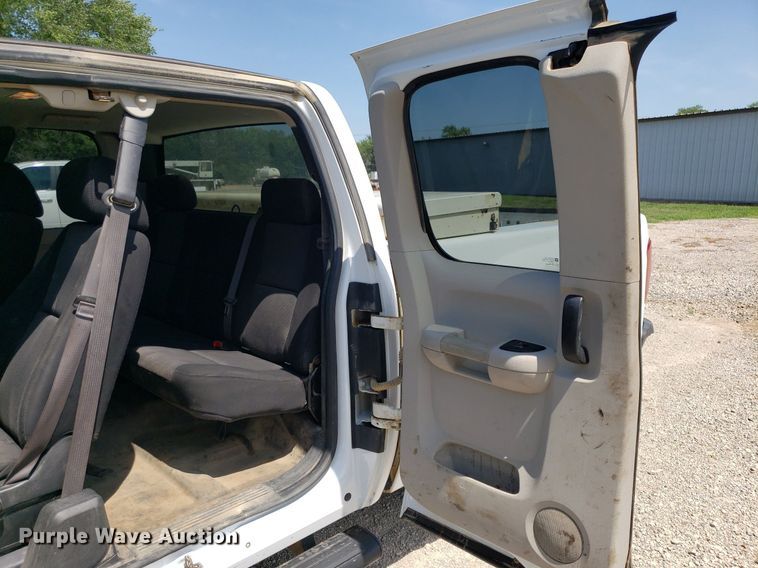 image for item DO2928 2013  Chevrolet Silverado 2500HD  Ext. Cab pickup truck