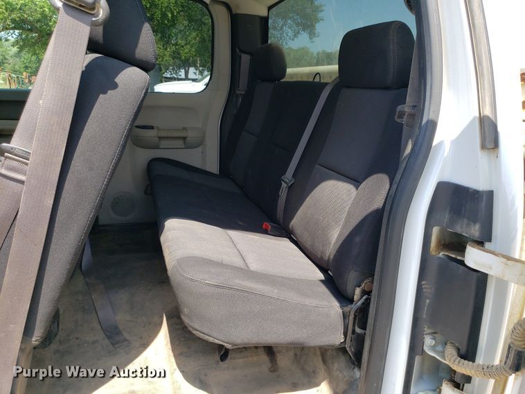 image for item DO2928 2013  Chevrolet Silverado 2500HD  Ext. Cab pickup truck