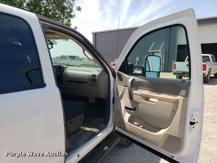 image for item DO2928 2013  Chevrolet Silverado 2500HD  Ext. Cab pickup truck