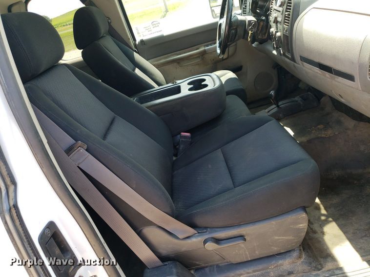 image for item DO2928 2013  Chevrolet Silverado 2500HD  Ext. Cab pickup truck