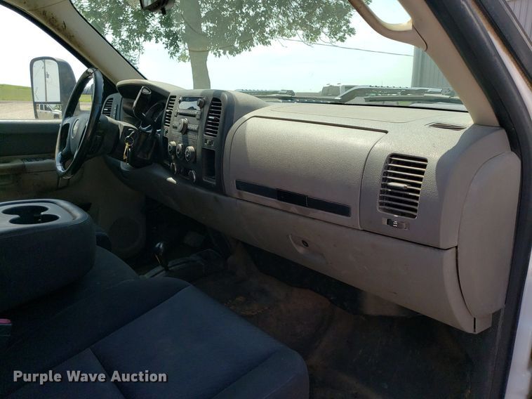 image for item DO2928 2013  Chevrolet Silverado 2500HD  Ext. Cab pickup truck