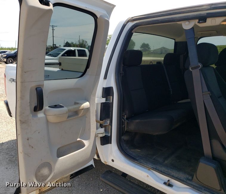 image for item DO2928 2013  Chevrolet Silverado 2500HD  Ext. Cab pickup truck