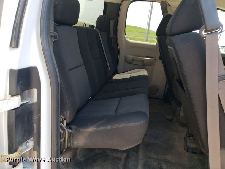 image for item DO2928 2013  Chevrolet Silverado 2500HD  Ext. Cab pickup truck