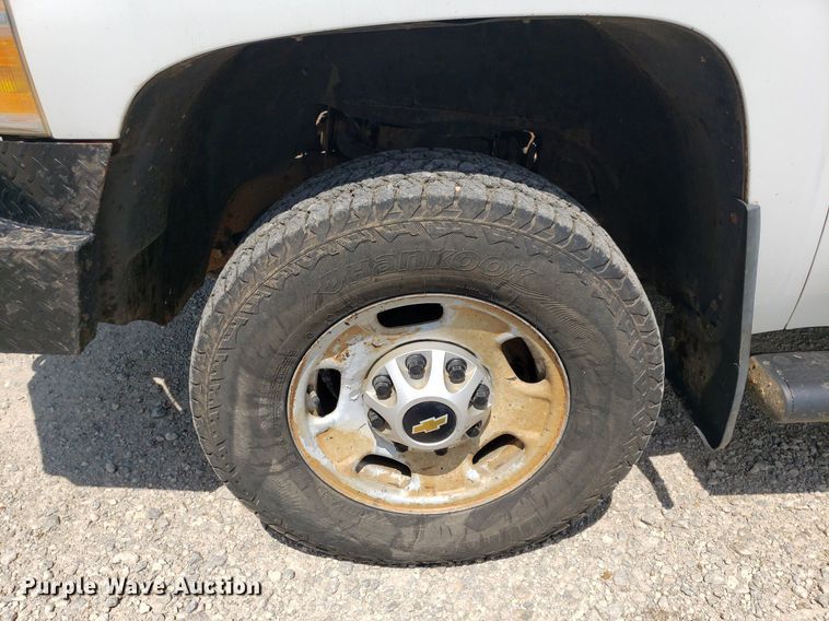 image for item DO2928 2013  Chevrolet Silverado 2500HD  Ext. Cab pickup truck