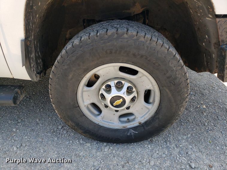 image for item DO2928 2013  Chevrolet Silverado 2500HD  Ext. Cab pickup truck