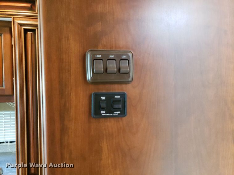 image for item DO2947 2009 Tiffin Motor Homes Allegra Bus  RV