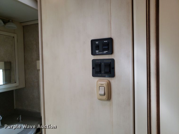 image for item DO2947 2009 Tiffin Motor Homes Allegra Bus  RV