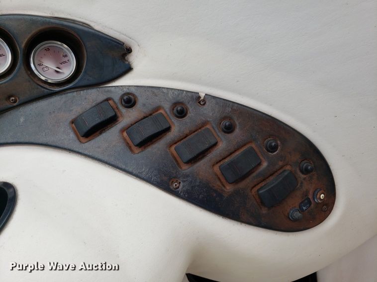 image for item DO2949 2002 Starcraft Stardeck 2410 Travis Edition  boat