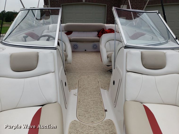 image for item DO2949 2002 Starcraft Stardeck 2410 Travis Edition  boat