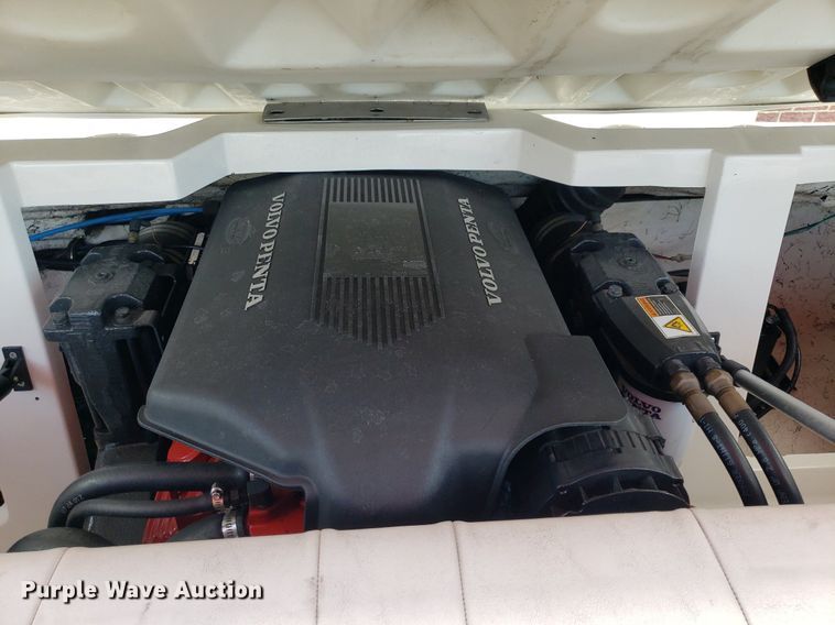 image for item DO2949 2002 Starcraft Stardeck 2410 Travis Edition  boat