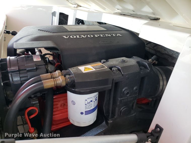 image for item DO2949 2002 Starcraft Stardeck 2410 Travis Edition  boat