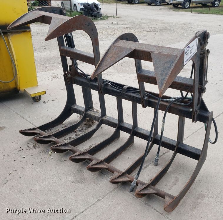 image for item DO2951 Skid steer grapple bucket