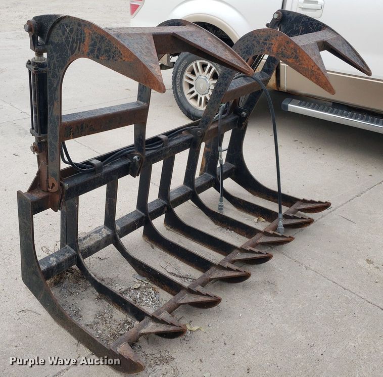 image for item DO2951 Skid steer grapple bucket