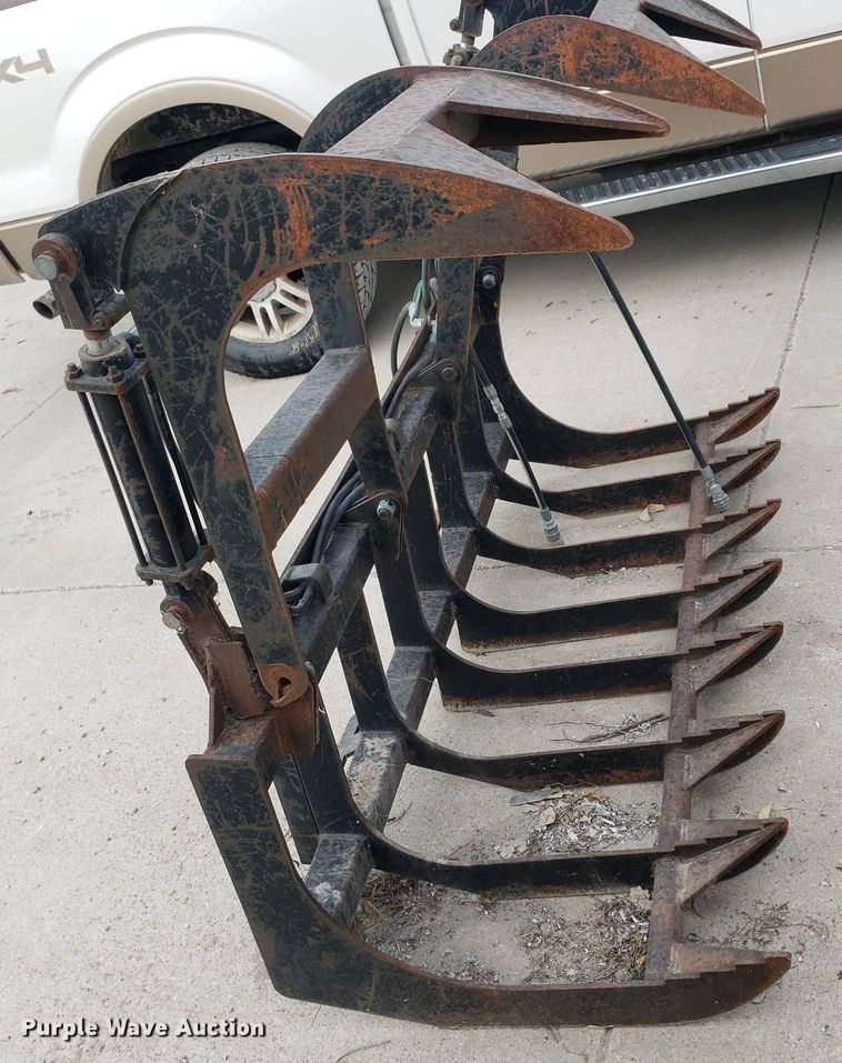 image for item DO2951 Skid steer grapple bucket